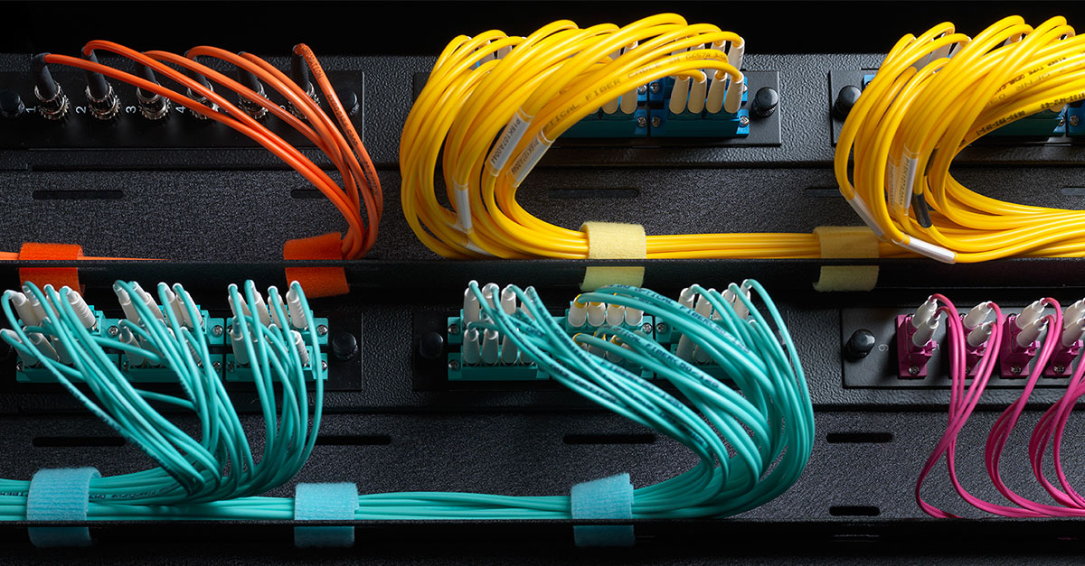 Organização-de-Cabos-de-Fibra-Óptica-com-Velcro
